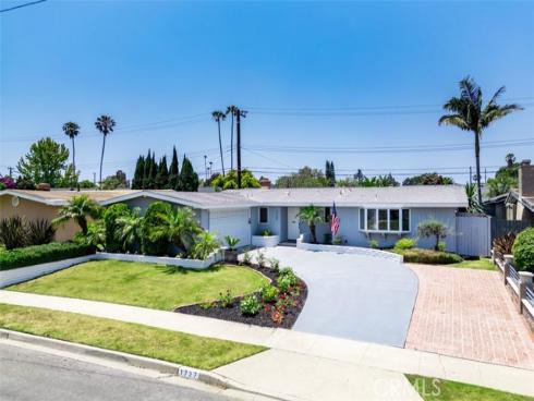 1727  Labrador Drive  , Costa Mesa, CA