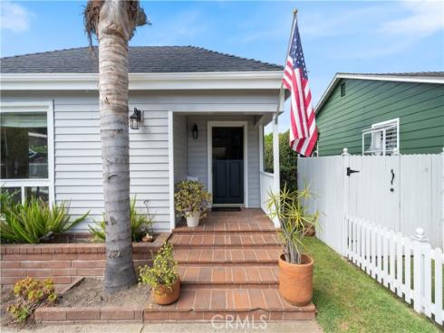 237  23rd   Street, Costa Mesa, CA