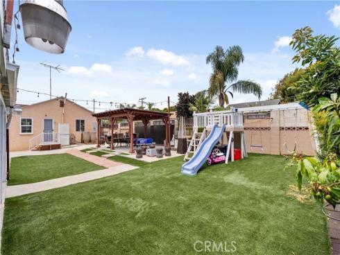 2074  Pomona   Avenue, Costa Mesa, CA