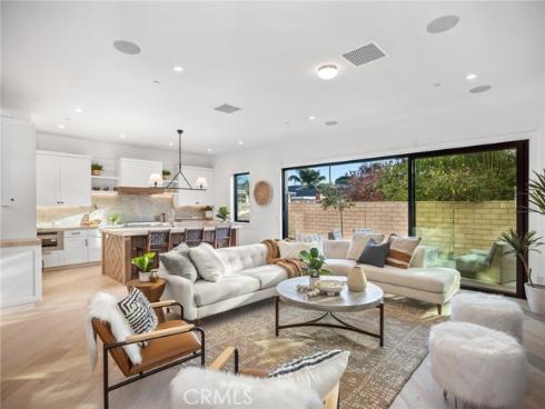 379  La Perle   Place, Costa Mesa, CA