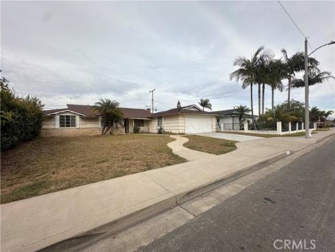 1608  Elm Avenue  , Costa Mesa, CA