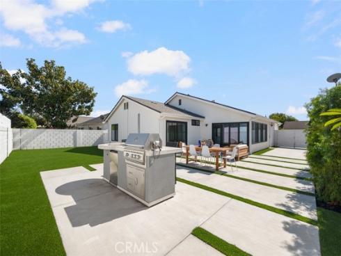 984  Carnation   Avenue, Costa Mesa, CA