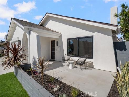 984  Carnation   Avenue, Costa Mesa, CA