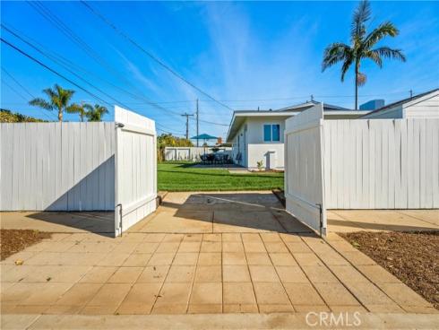 208  Amherst   Place, Costa Mesa, CA