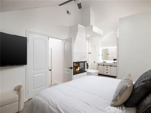 2295 La Playa Drive , Costa Mesa, CA