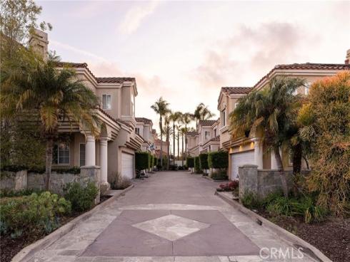 2295  La Playa Drive  , Costa Mesa, CA
