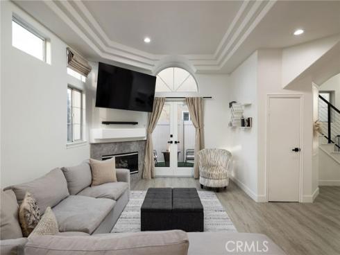 2295 La Playa Drive , Costa Mesa, CA