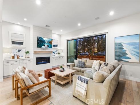 1545 Westminister Avenue, Costa Mesa, CA