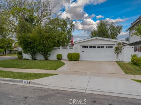 208 Dartmouth Place, Costa Mesa, CA