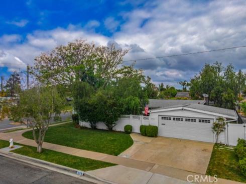 208 Dartmouth Place, Costa Mesa, CA
