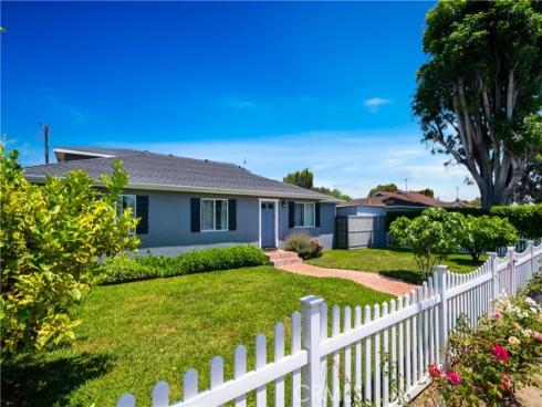 228 Del Mar Avenue, Costa Mesa, CA