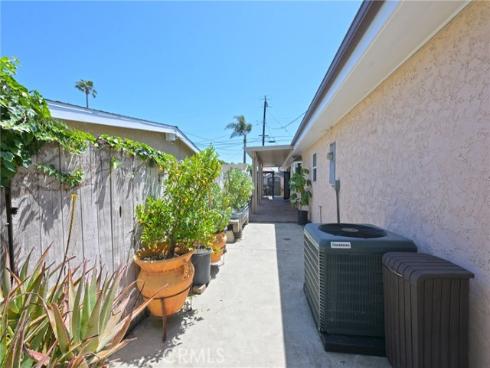 2018 Anaheim Avenue, Costa Mesa, CA