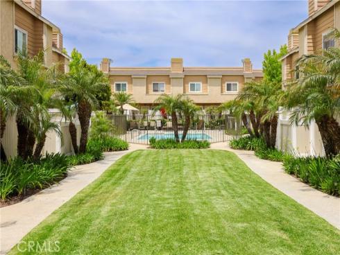 290 Victoria 19 Street, Costa Mesa, CA