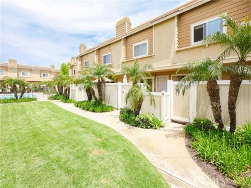 290 Victoria 19 Street, Costa Mesa, CA