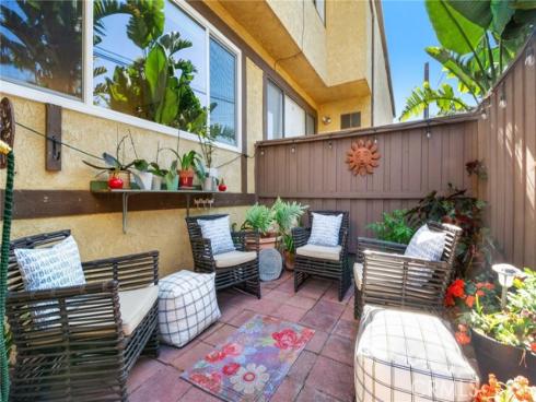 1925 Anaheim 8 Avenue, Costa Mesa, CA