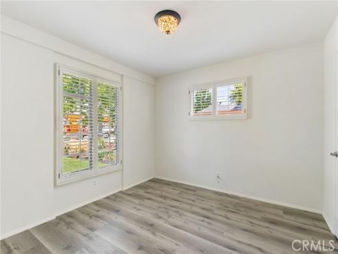 305 Robin Hood Lane, Costa Mesa, CA