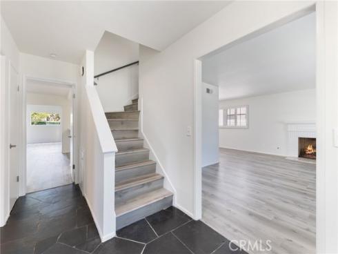 305 Robin Hood Lane, Costa Mesa, CA