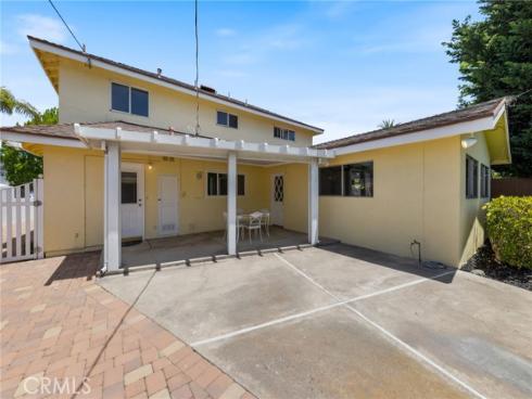 305 Robin Hood Lane, Costa Mesa, CA