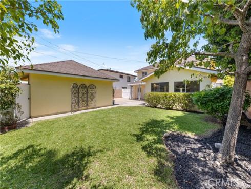 305 Robin Hood Lane, Costa Mesa, CA