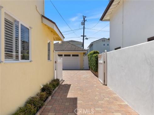 305 Robin Hood Lane, Costa Mesa, CA