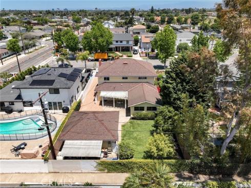 305 Robin Hood Lane, Costa Mesa, CA