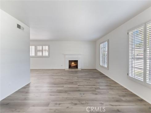 305 Robin Hood Lane, Costa Mesa, CA