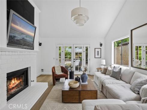 983 Oak Street, Costa Mesa, CA