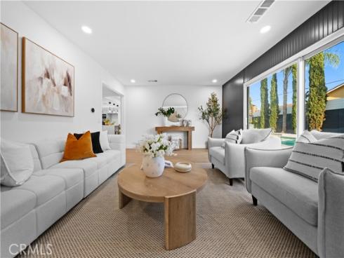 553 Sturgeon Drive, Costa Mesa, CA