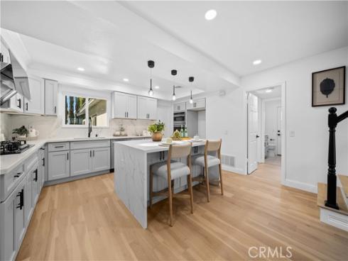 553 Sturgeon Drive, Costa Mesa, CA