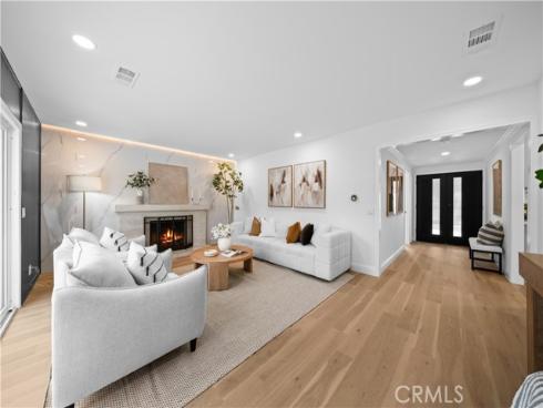 553 Sturgeon Drive, Costa Mesa, CA