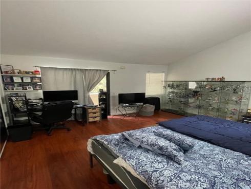 404  Brighton Springs  , Costa Mesa, CA