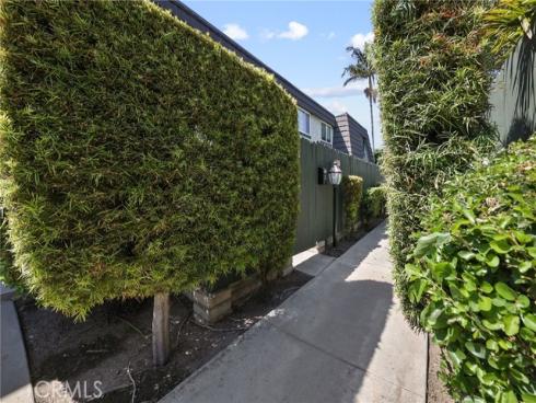 1634 Iowa B Street, Costa Mesa, CA