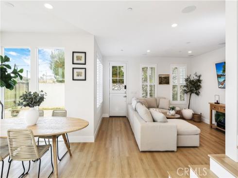 2294 Pacific Avenue, Costa Mesa, CA