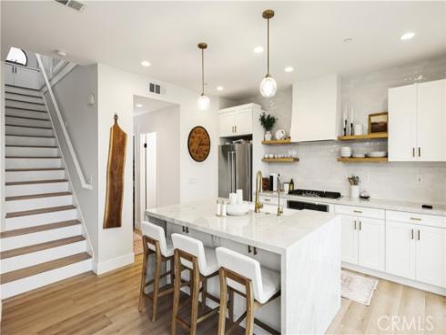 2294 Pacific Avenue, Costa Mesa, CA