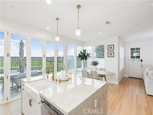 2294 Pacific Avenue, Costa Mesa, CA