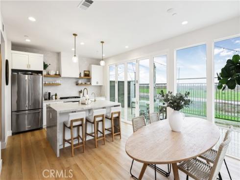 2294 Pacific Avenue, Costa Mesa, CA