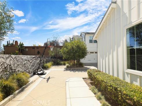 2294 Pacific Avenue, Costa Mesa, CA