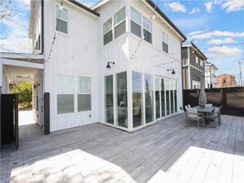 2294 Pacific Avenue, Costa Mesa, CA