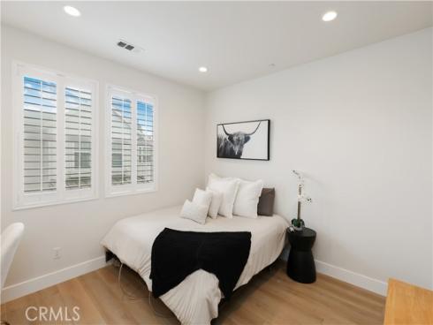 2294 Pacific Avenue, Costa Mesa, CA