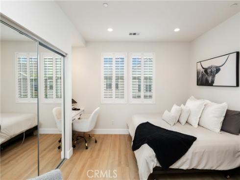 2294 Pacific Avenue, Costa Mesa, CA