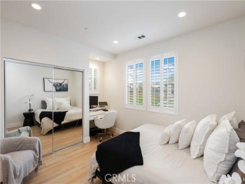 2294 Pacific Avenue, Costa Mesa, CA