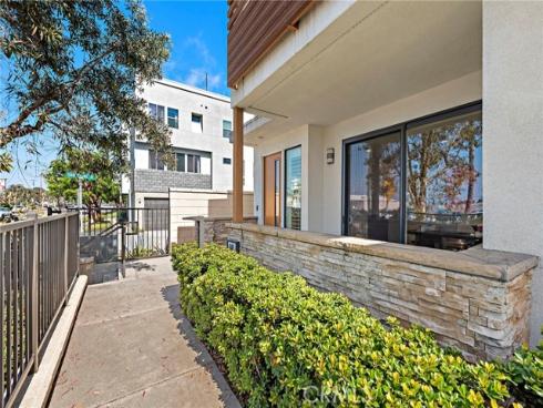 645 W 17th Street, Costa Mesa, CA