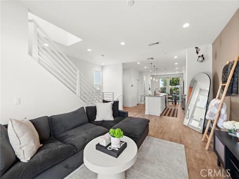 645 W 17th Street, Costa Mesa, CA