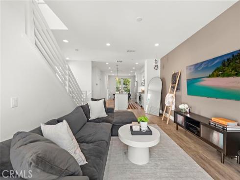 645 W 17th Street, Costa Mesa, CA