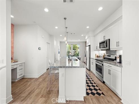 645 W 17th Street, Costa Mesa, CA