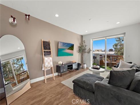 645 W 17th Street, Costa Mesa, CA