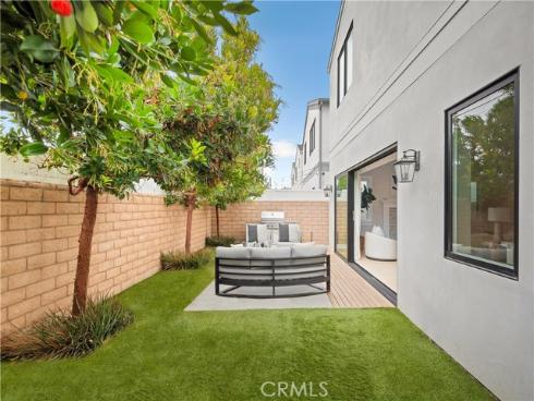 387  La Perle   Place, Costa Mesa, CA