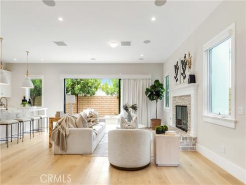 387  La Perle   Place, Costa Mesa, CA