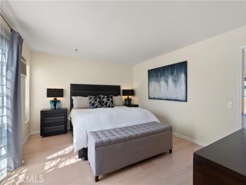 345 Avocado 201B Street, Costa Mesa, CA