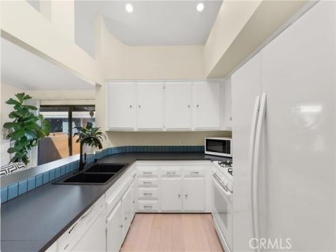 345 Avocado 201B Street, Costa Mesa, CA